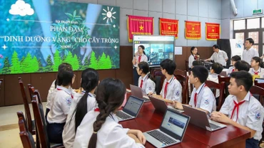 Tiết học thuộc mô hình Trường học số google diễn ra tại Trường trung học cơ sở Giảng Võ (Ba Đình, Hà Nội). 