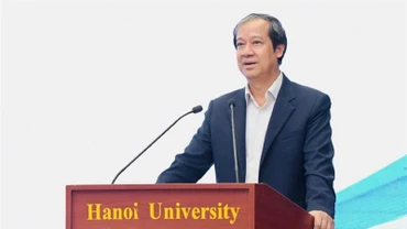 Bộ trưởng Giáo dục và Đào tạo Nguyễn Kim Sơn phát biểu tại hội thảo. 