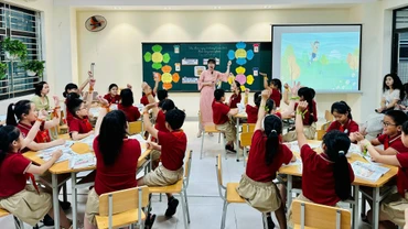 Tiết học Hoạt động trải nghiệm của cô và học sinh lớp 4A Trường tiểu học Thủ Lệ (Ba Đình, Hà Nội).