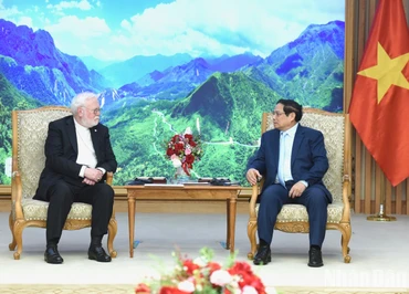 Thủ tướng Phạm Minh Chính tiếp Tổng Giám mục Paul Richard Gallagher, Bộ trưởng Ngoại giao Tòa thánh Vatican. 