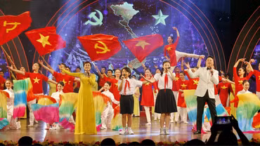 Một tiết mục nghệ thuật trong chương trình giao lưu nghệ thuật: "Mãi mãi niềm tin theo Đảng". Ảnh: tapchicongsan.org.vn.