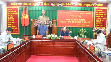 Phó Bí thư Thường trực Tỉnh ủy Kon Tum A Pớt, phát biểu tại buổi làm việc với lãnh đạo Tỉnh ủy Trà Vinh.