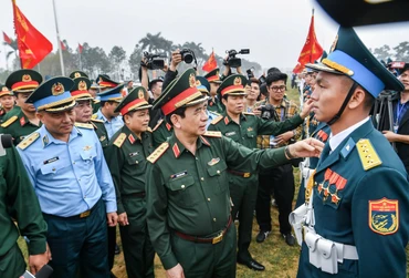 Đại tướng Phan Văn Giang chủ trì kiểm tra hợp luyện diễu binh, diễu hành trong Lễ kỷ niệm 50 năm Ngày Giải phóng miền nam, thống nhất đất nước (30/4/1975-30/4/2025) tại Trung tâm Huấn luyện quân sự quốc gia 4. (Ảnh: THÀNH ĐẠT)