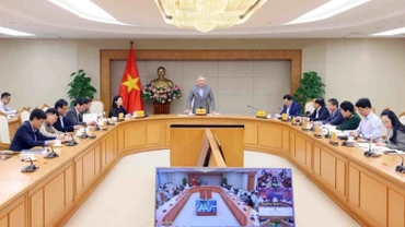 Phó Thủ tướng Thường trực Nguyễn Hòa Bình chủ trì cuộc họp thúc đẩy giải ngân công ngày 3/4. (Ảnh: TTXVN)
