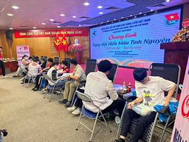 Đoàn Thanh niên Cục Đăng kiểm Việt Nam tổ chức chương trình hiến máu tình nguyện “Giọt máu đào-Trao hy vọng”.