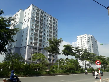 Cụm tòa nhà tái định cư mặt đường Tân Mai xây dựng nhiều năm vẫn chưa có người ở.
