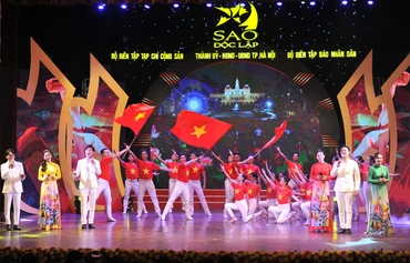 Tiết mục múa hát tại chương trình giao lưu nghệ thuật Sao Độc Lập. Ảnh: Đăng khoa