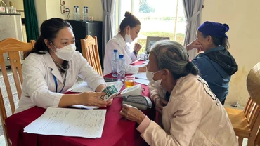 Khám bệnh miễn phí cho người dân có hoàn cảnh khó khăn huyện Bá Thước