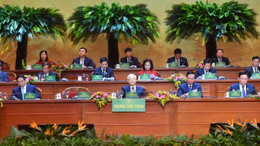 Tổng Bí thư Nguyễn Phú Trọng và các đồng chí lãnh đạo Đảng, Nhà nước tham gia Đoàn Chủ tịch Đại hội.