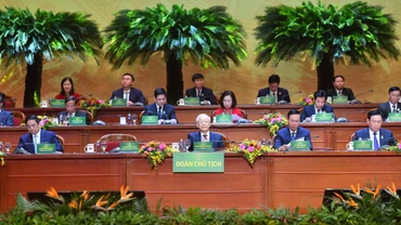 Tổng Bí thư Nguyễn Phú Trọng và các đồng chí lãnh đạo Đảng, Nhà nước tham gia Đoàn Chủ tịch Đại hội.
