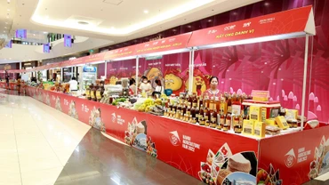 Khu vực gian hàng chương trình: "Hội chợ xúc tiến thương mại nông nghiệp, sản phẩm OCOP Hà Nội năm 2022".