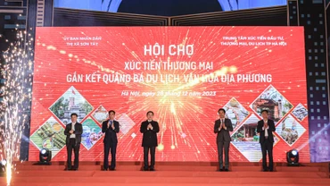 Nghi thức khai mạc hội chợ.