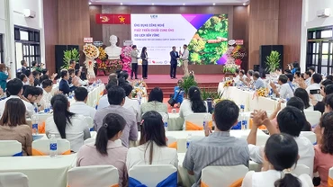 Quang cảnh Hội thảo khoa học "Ứng dụng công nghệ phát triển chuỗi cung ứng du lịch bền vững". 
