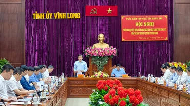Đoàn kiểm tra của Ban Bí thư làm việc với Ban Thường vụ Tỉnh ủy Vĩnh Long. 