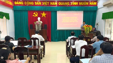 Lớp bồi dưỡng chuyên sâu về đô thị thông minh diễn ra tại Vĩnh Long sáng 14/9.