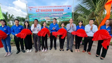 Khánh thành tuyến đường hoa tại ấp Thanh Mỹ 2, xã Thanh Đức, huyện Long Hồ, tỉnh Vĩnh Long. 