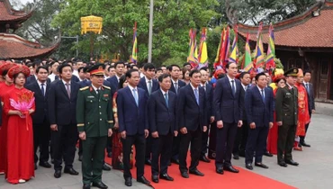 Lãnh đạo tỉnh Phú Thọ thành kính dâng hương tưởng nhớ công lao của Đức Quốc Tổ Lạc Long Quân và Tổ Mẫu Âu Cơ.