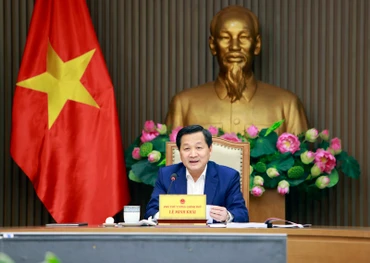 Phó Thủ tướng Lê Minh Khái phát biểu tại cuộc họp.