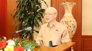 Tổng Bí thư Nguyễn Phú Trọng nói chuyện với các đại biểu dự buổi gặp mặt. (Ảnh: TTXVN)