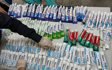 Số ma túy được giấu trong các hộp kem đánh răng.