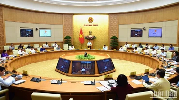 [Ảnh] Thủ tướng chủ trì phiên họp Chính phủ thường kỳ tháng 7