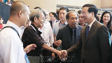 Chủ tịch nước Võ Văn Thưởng và các đại biểu. (Ảnh: TTXVN)