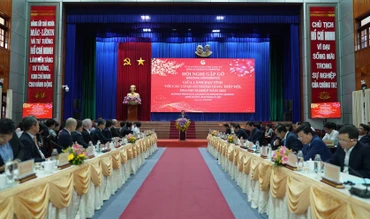 Quang cảnh Hội nghị gặp gỡ giữa lãnh đạo tỉnh với các cơ quan ngoại giao, hiệp hội, doanh nghiệp năm 2023.