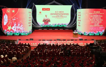 [Ảnh] Tổng Bí thư Nguyễn Phú Trọng dự Lễ kỷ niệm 75 năm Công an nhân dân thực hiện Sáu điều Bác Hồ dạy