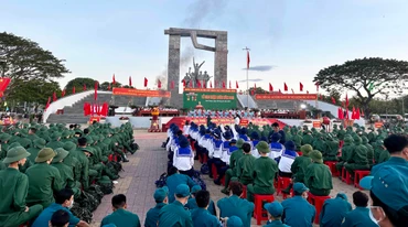 Quang cảnh buổi Lễ giao, nhận quân tại Quảng trường 16 Tháng 4, thành phố Phan Rang-Tháp Chàm, tỉnh Ninh Thuận.