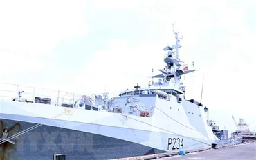 Tàu Hải quân Hoàng gia Anh thăm hữu nghị Thành phố Hồ Chí Minh