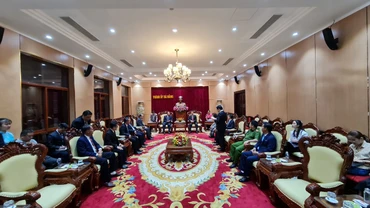 Đoàn đại biểu cấp cao tỉnh Savanakhet thăm và làm việc tại Đà Nẵng.
