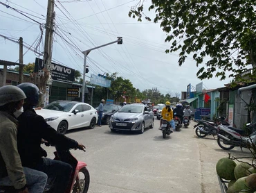 Tuyến đường ven biển Phú Yên (đoạn qua xã An Chấn, An Phú nối huyện Tuy An, thành phố Tuy Hòa) đã thực sự quá tải cần sớm triển khai xây dựng. 