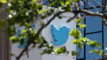 Biểu tượng Twitter trên màn hình điện thoại tại Lille, Pháp. (Ảnh: AFP/TTXVN)