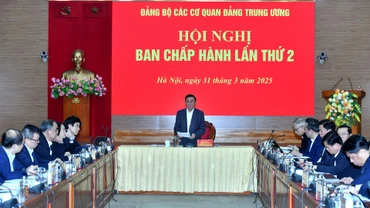 Đồng chí Trần Cẩm Tú, Ủy viên Bộ Chính trị, Thường trực Ban Bí thư, Bí thư Đảng ủy các cơ quan Đảng Trung ương chủ trì hội nghị. 