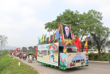 Lễ rước Đại danh Y Lê Hữu Trác.