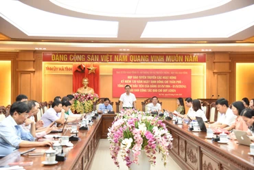 Trưởng ban Tuyên giáo Tỉnh ủy Hà Tĩnh Hà Văn Hùng thông tin đến các cơ quan báo chí về các điểm nhấn trong chuỗi hoạt động kỷ niệm 120 năm Ngày sinh đồng chí Trần Phú.