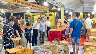 Hoạt động sản xuất kinh doanh của các làng nghề đóng góp quan trọng cho phát triển kinh tế Thủ đô.