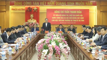 Chủ tịch Quốc hội Trần Thanh Mẫn biểu dương, đánh giá cao những kết quả của Hà Tĩnh đạt được trong thời gian qua.