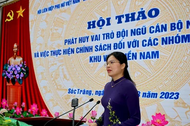 Đồng chí Hà Thị Nga, Ủy viên Trung ương Đảng, Chủ tịch Hội Liên hiệp Phụ nữ Việt Nam phát biểu khai mạc hội thảo.