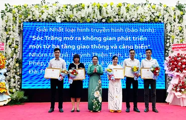 Trao giải nhất báo chí tỉnh Sóc Trăng năm 2024.