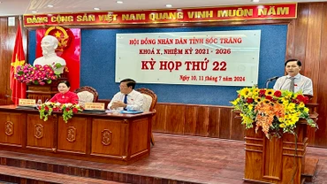 Chủ tịch Ủy ban nhân dân tỉnh Sóc Trăng Trần Văn Lâu công bố Quyết định số 602/QĐ-TTg của Thủ tướng Chính phủ. 