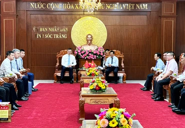 Quang cảnh buổi tiếp Tổng Lãnh sự quán Trung Quốc tại Sóc Trăng