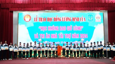 Quang cảnh lễ trao học bổng Lương Định Của năm 2024.