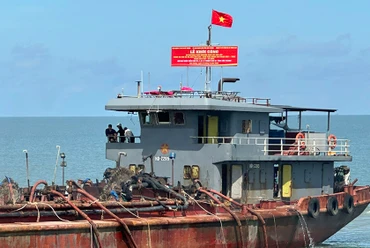 Dòng cát biển đầu tiên được khai thác tại vùng biển Sóc Trăng.