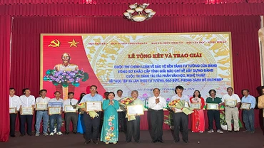 Trao giải cuộc thi sáng tác tác phẩm văn học, nghệ thuật về Bác Hồ.