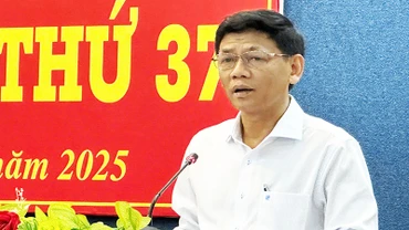 Bí thư Tỉnh ủy Sóc Trăng Lâm Văn Mẫn phát biểu kết luận hội nghị.
