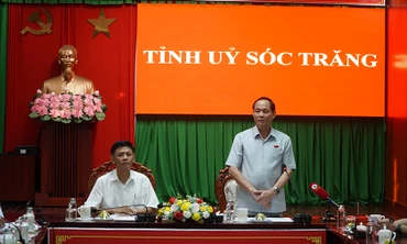 Phó Chủ tịch Quốc hội Trần Quang Phương phát biểu tại buổi làm việc.