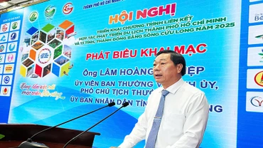 Phó Chủ tịch Thường trực Ủy ban nhân dân tỉnh Sóc Trăng Lâm Hoàng Nghiệp phát biểu tại hội nghị. 