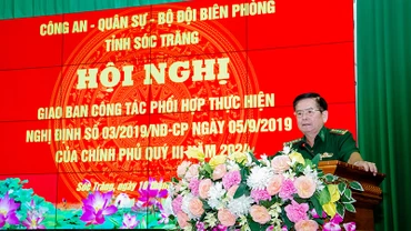 Đại tá Trịnh Kim Khâm, Chỉ huy trưởng Bộ đội Biên phòng tỉnh Sóc Trăng, phát biểu tại hội nghị.