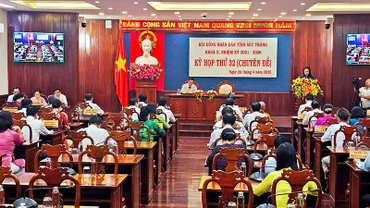 Hội đồng nhân dân tỉnh Sóc Trăng xem xét thông qua Nghị quyết.